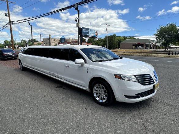 2019 Pinnacle Limousine Mfg. Lincoln MKT 180 Limousine