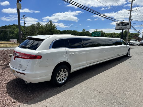 2019 Pinnacle Limousine Mfg. Lincoln MKT 180 Limousine