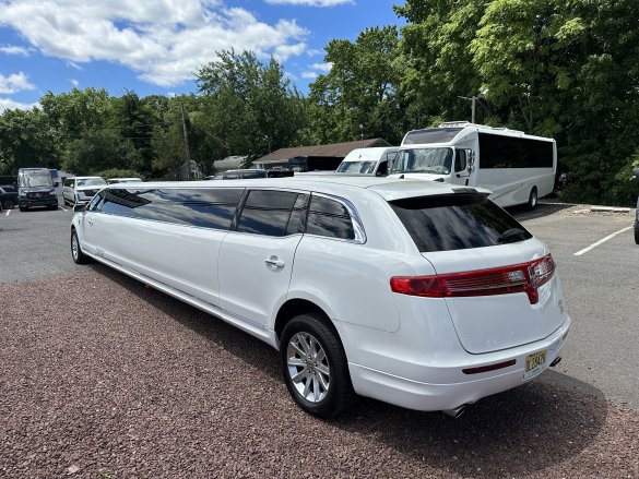 2019 Pinnacle Limousine Mfg. Lincoln MKT 180 Limousine