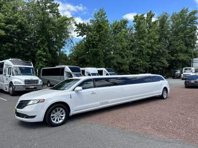 2019 Pinnacle Limousine Mfg. Lincoln MKT 180 Limousine