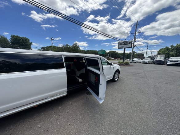 2019 Pinnacle Limousine Mfg. Lincoln MKT 180 Limousine