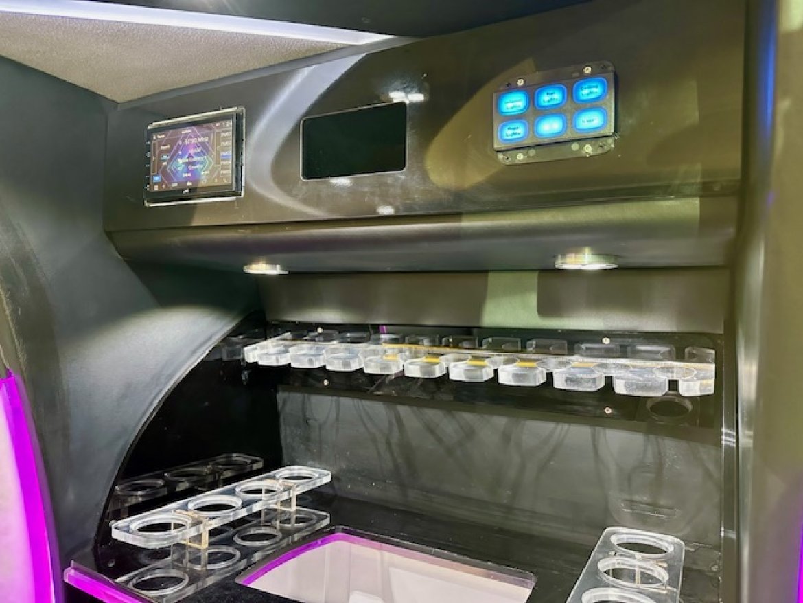 Limo Bus for Sale in Erie, PA - Photo 14