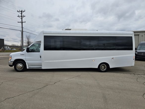 2018 Ford E-450 Shuttle Bus for Sale in Erie, PA - Photo 3