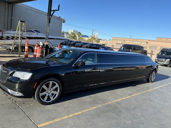 2018 Chrysler 300 Limousine for Sale in Las Vegas, NV - Photo 2