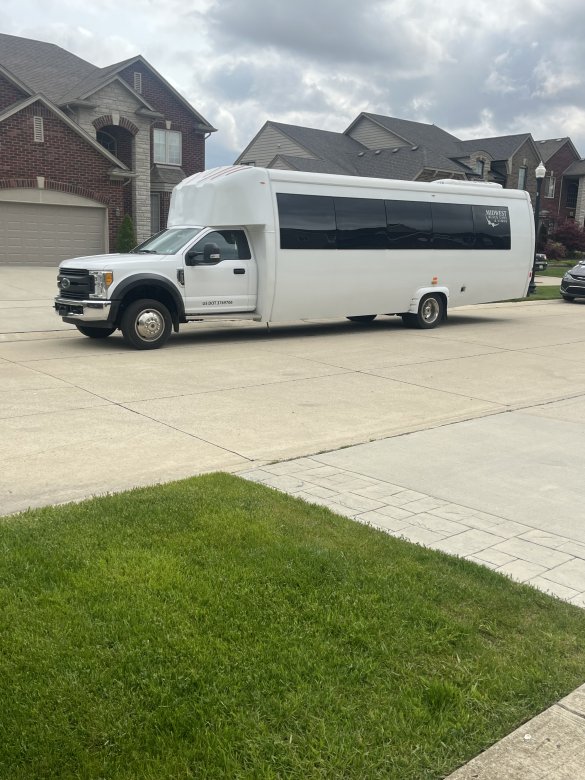 2017 Ford 550 KSIR Limo Bus