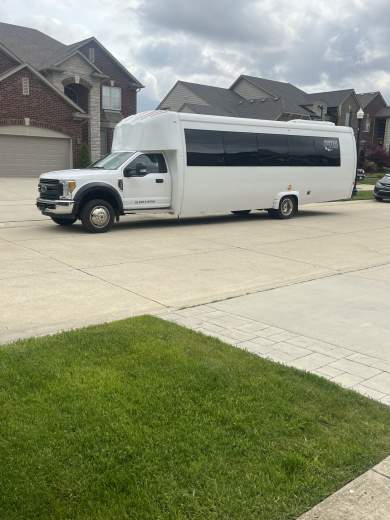 2017 Ford 550 KSIR Limo Bus