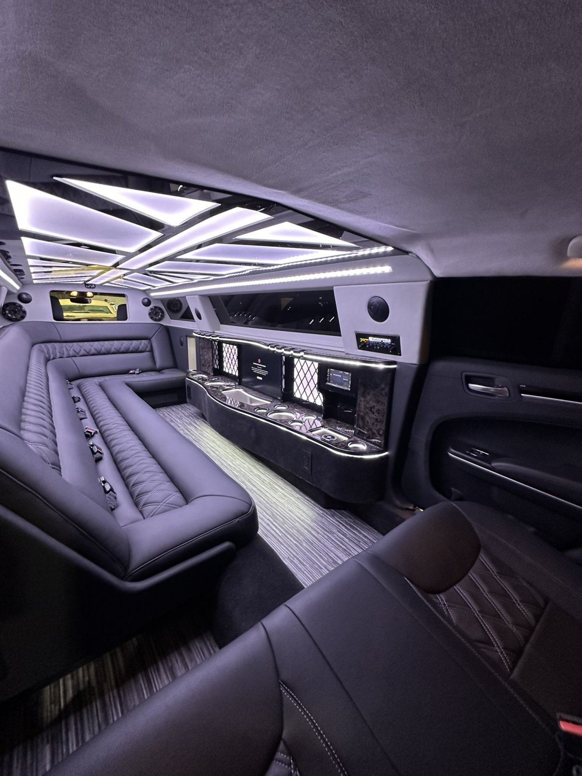 Limousine for Sale in Springfield, MO - Photo 4