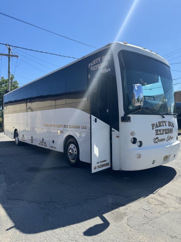 2008/2013 CT Coach Freightliner CT Coach Limo Bus