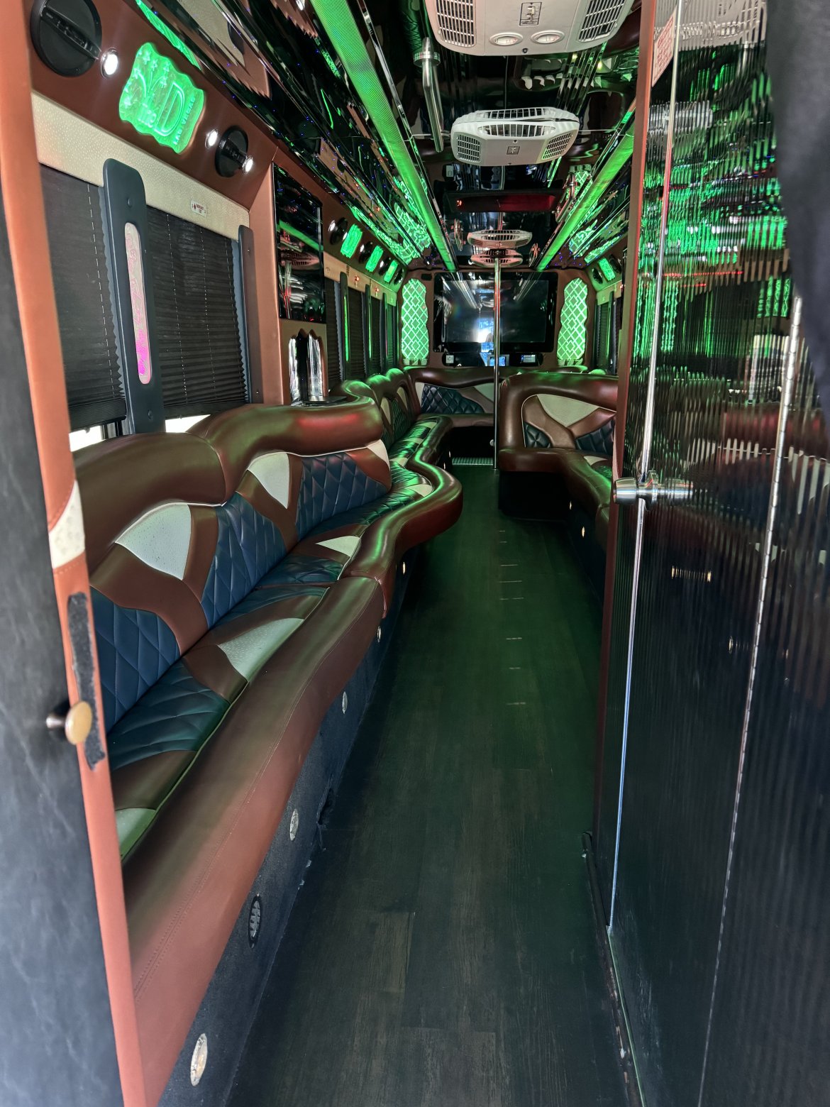 Limo Bus for Sale in Oceanside, NY - Photo 8