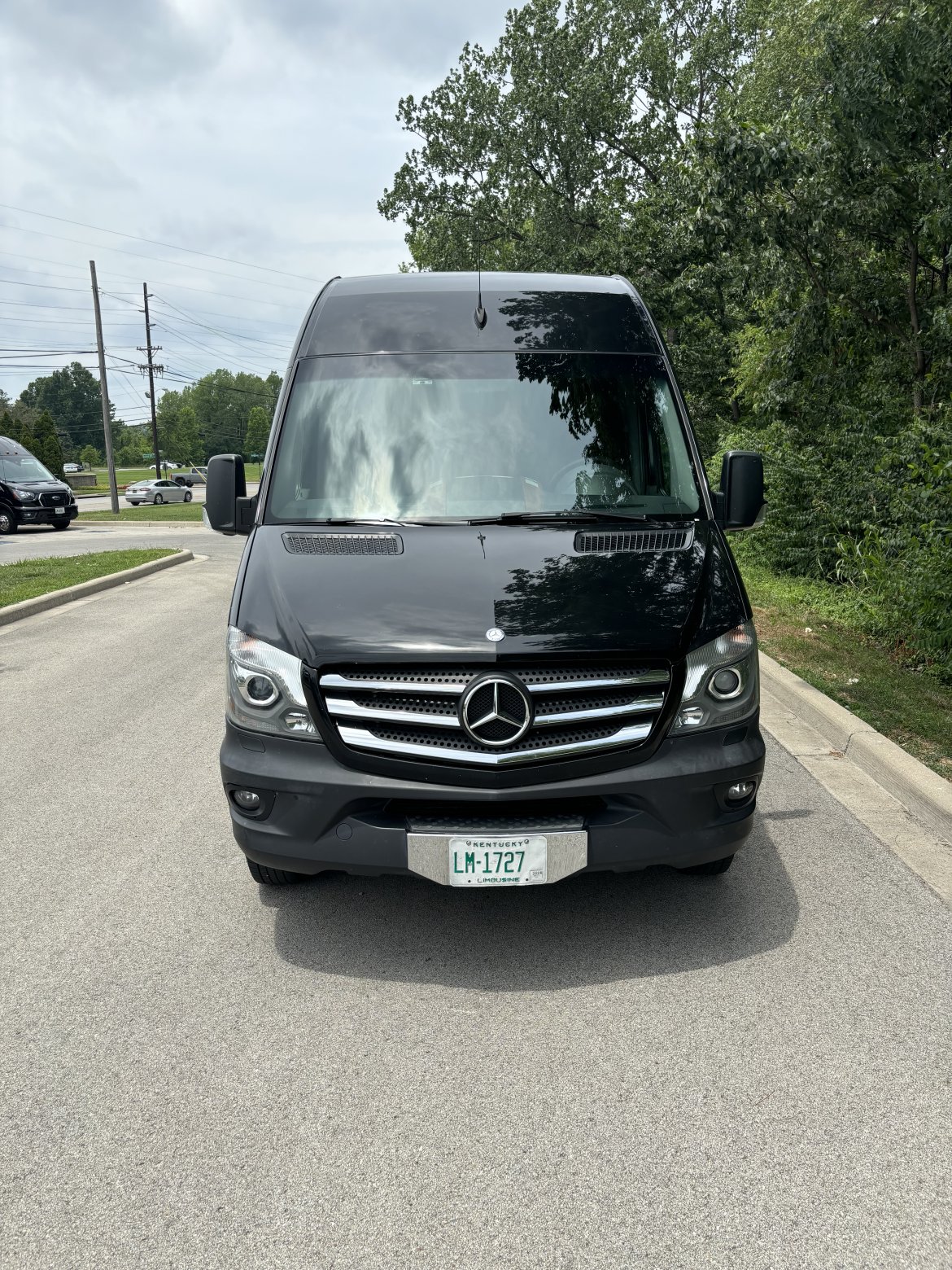 2014 Executive Coach Builders Mercedes-Benz 3500 Sprinter - Photo 2