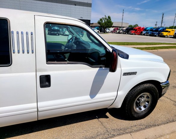 2004 Ford Excursion XLT Limousine