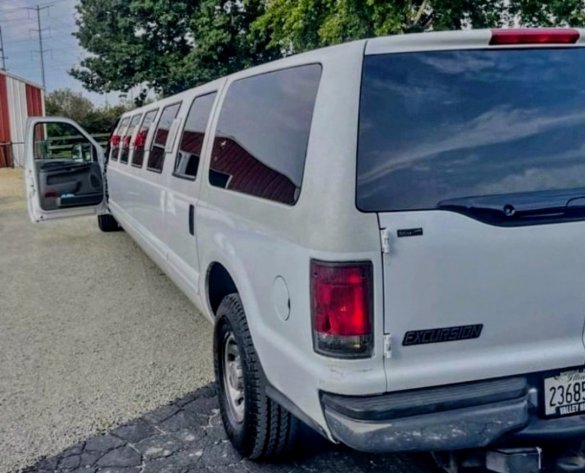 2004 Ford Excursion XLT Limousine