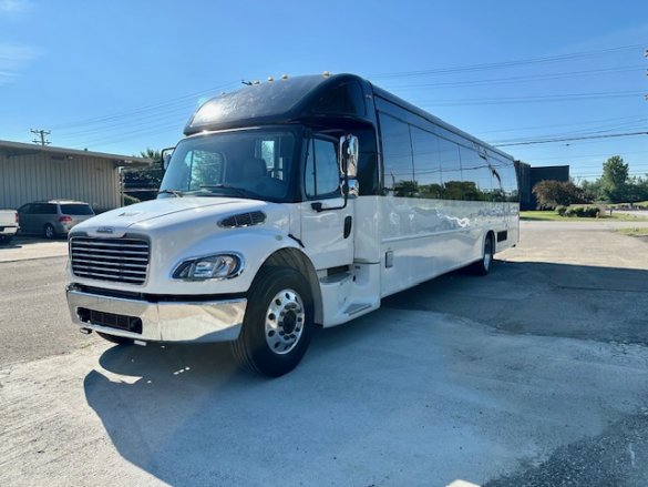2017 Freightliner M2 106 Shuttle Bus for Sale in Erie, PA - Photo 3