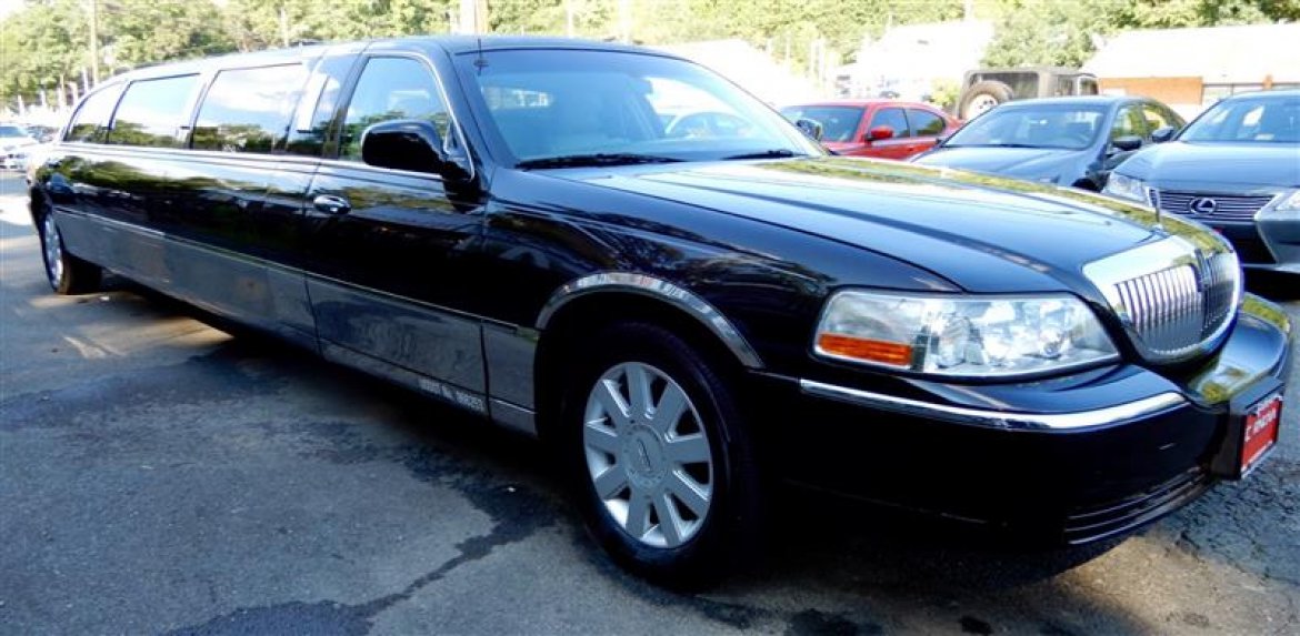 Limousine for sale: 2006 Lincoln TOWN CAR