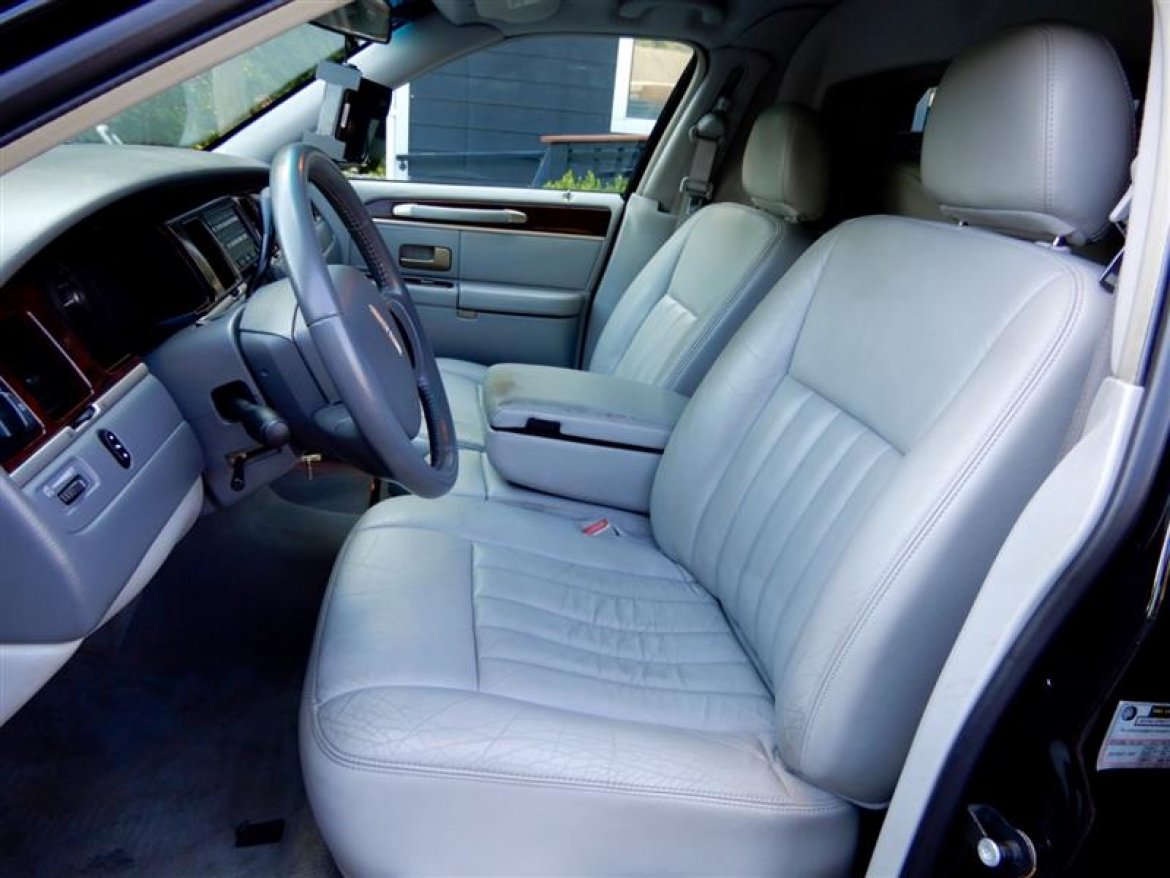 Photo of Limousine for sale: 2006 Lincoln TOWN CAR