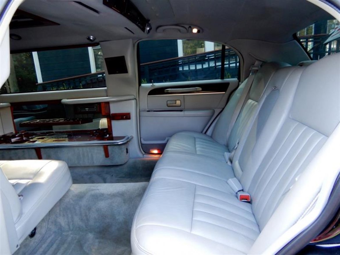 Photo of Limousine for sale: 2006 Lincoln TOWN CAR