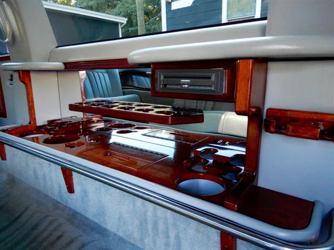 Photo of Limousine for sale: 2006 Lincoln TOWN CAR