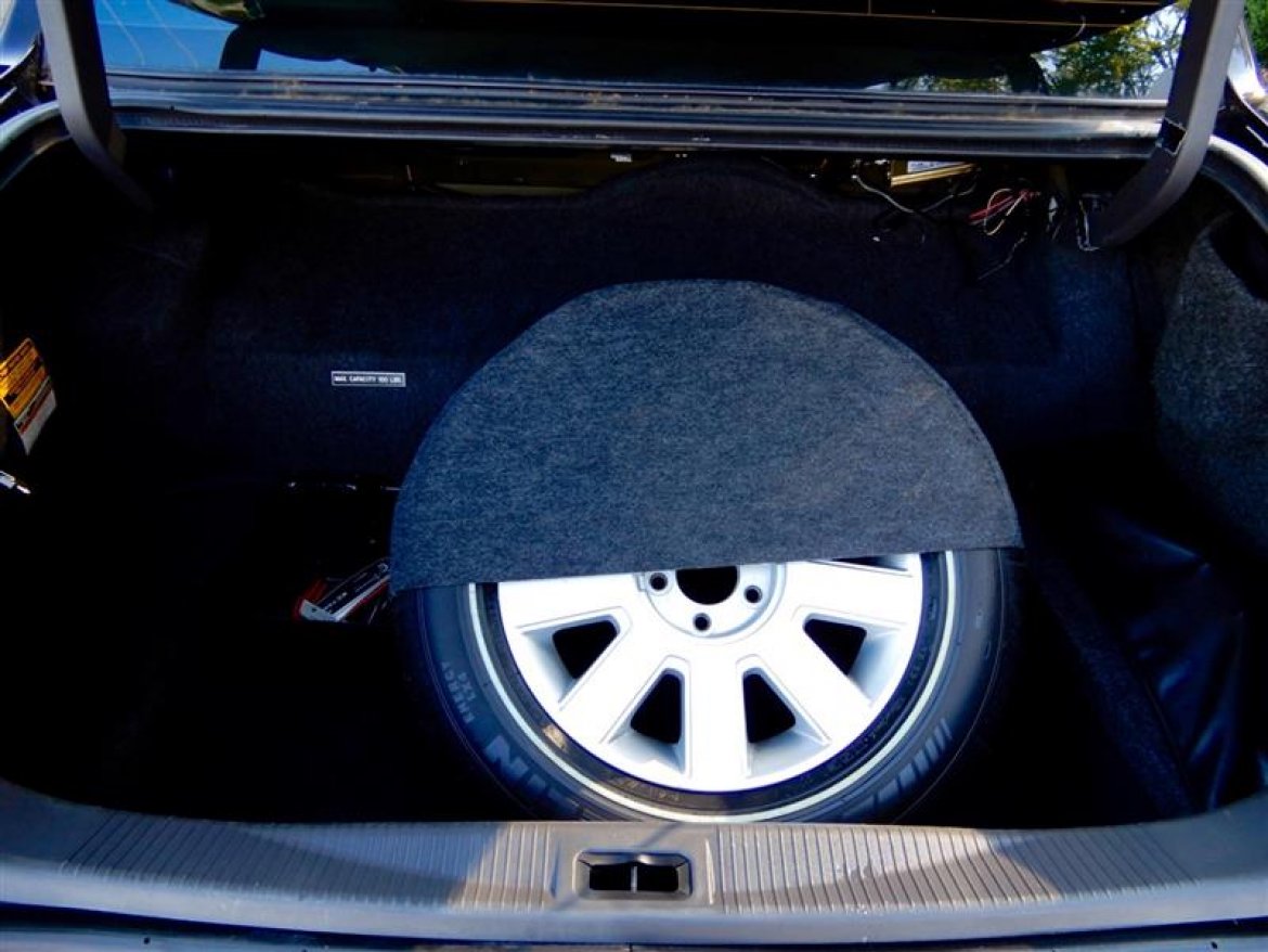 Photo of Limousine for sale: 2006 Lincoln TOWN CAR