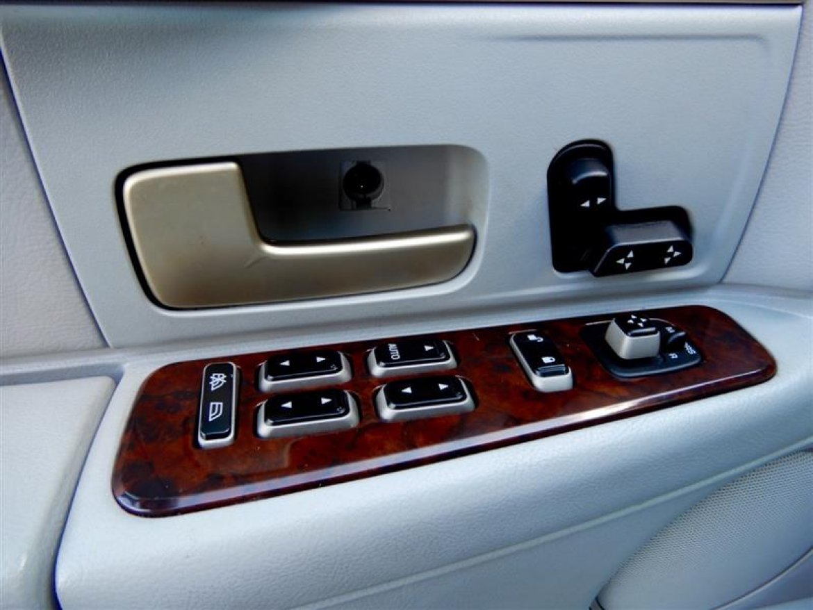 Photo of Limousine for sale: 2006 Lincoln TOWN CAR