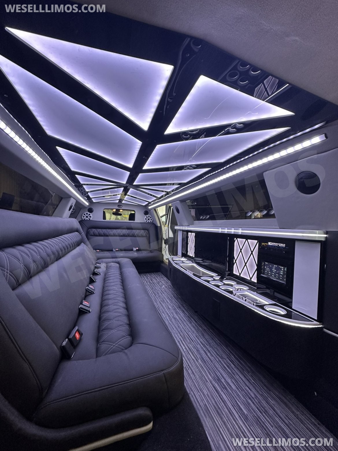 10 Passenger 5 door Chrysler 300 Limousine - Photo 3