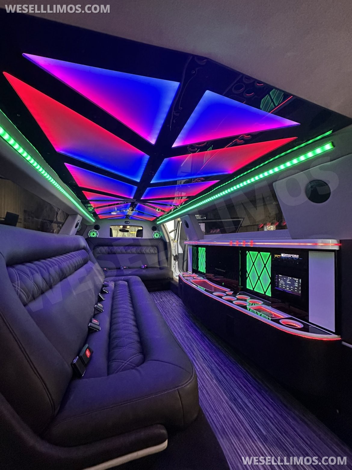 10 Passenger 5 door Chrysler 300 Limousine - Photo 4