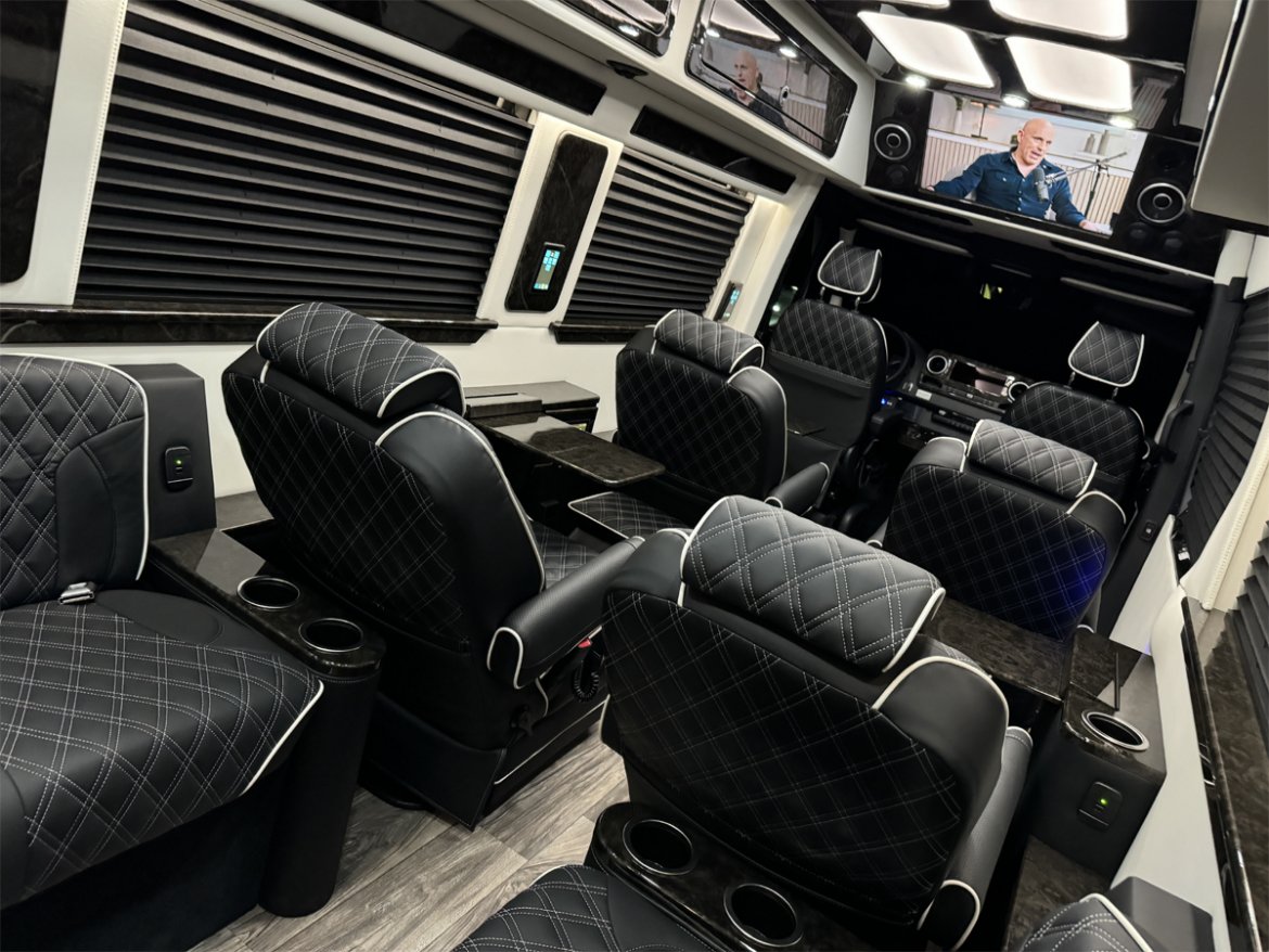 2025 AWD Eco Revolution Auto Elite Mercedes-Benz Sprinter - Photo 2