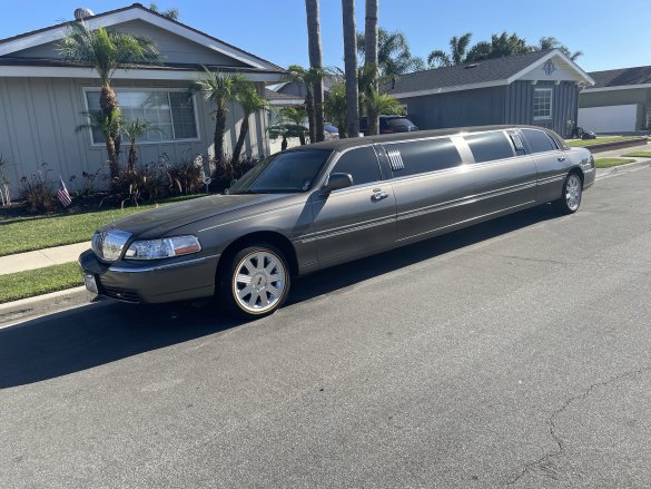 2005 Krystal Coach Lincoln 120 5th door  Limousine