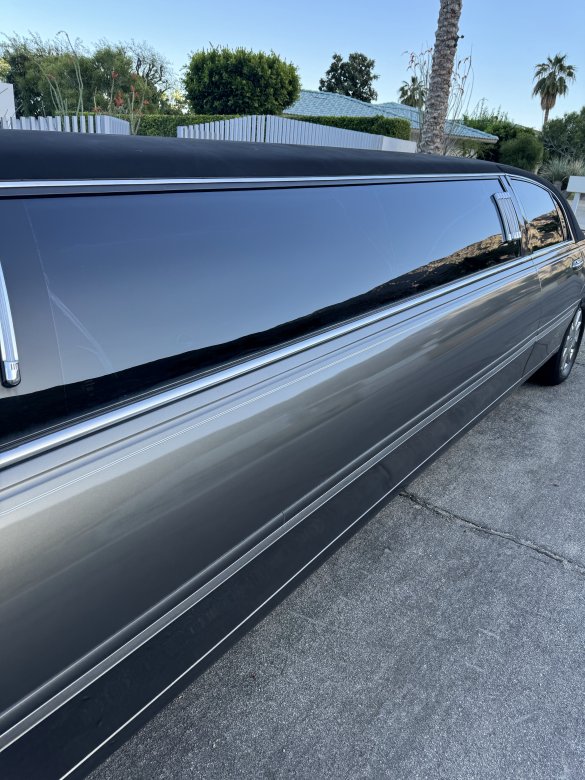 2005 Krystal Coach Lincoln 120 5th door  Limousine