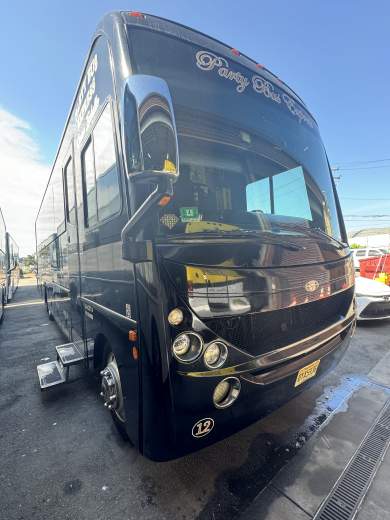 2008 CT Coach Ford F550 Limo Bus