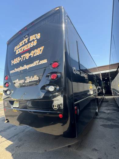 2008 CT Coach Ford F550 Limo Bus