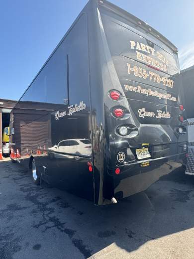 2008 CT Coach Ford F550 Limo Bus