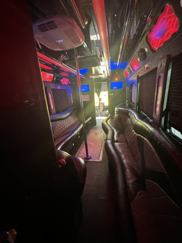 2008 CT Coach Ford F550 Limo Bus