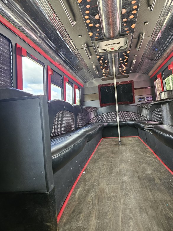 2011 Ecb Ford E450 Limo Bus