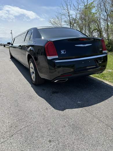 2023 Chrysler 300 Limousine for Sale in Springfield, Missouri, US - Photo 4