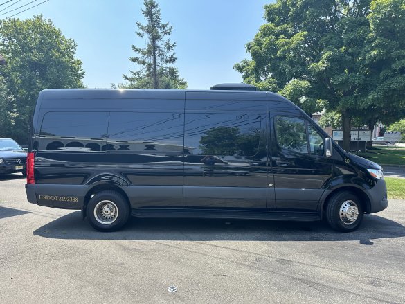 2021 Platinum Big Toys Mercedes-Benz Sprinter Limousine