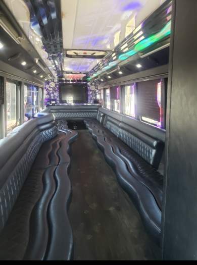 2013 Lge Freightliner Bus Limo Bus