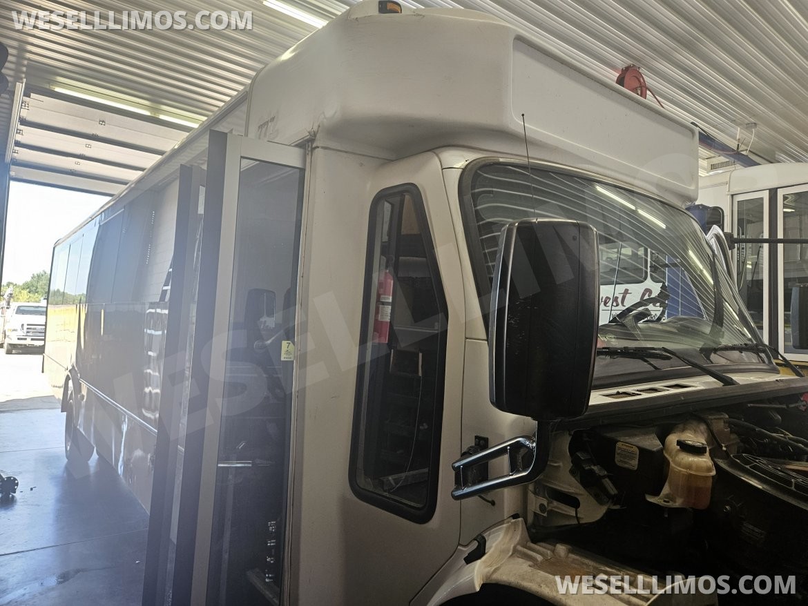 Limo Bus for Sale in Louisville ky, KY - Photo 5