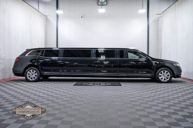 2014 Royale Lincoln MKT Limousine