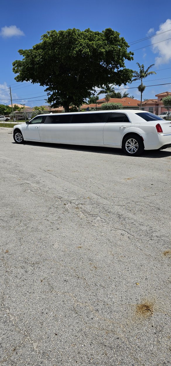 2016 Blackstone Chrysler 300 Limousine