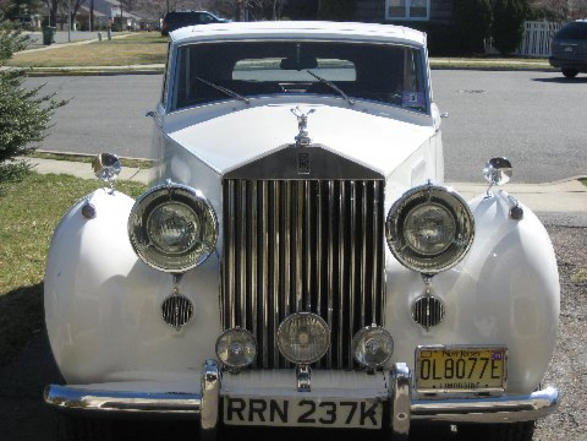 Antique for sale: 1953 Rolls-Royce Silver Wraith