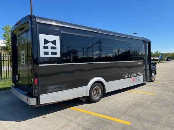 2013 Ford E-450 Limo Bus for Sale in Wickliffe, OH - Photo 2