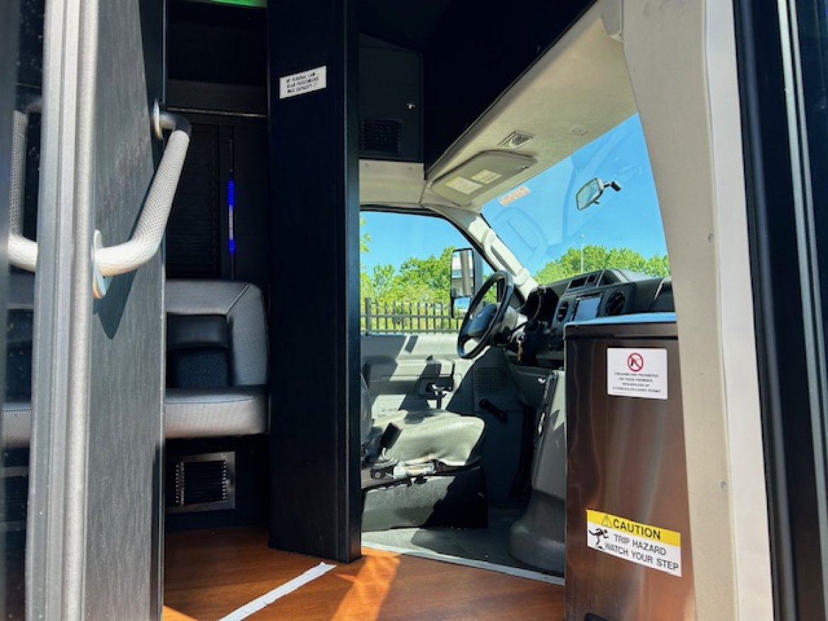 Limo Bus for Sale in Wickliffe, OH - Photo 15