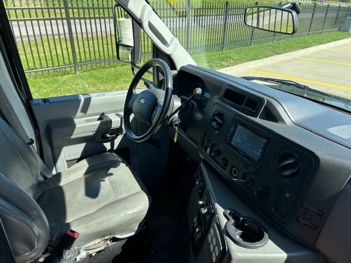 Limo Bus for Sale in Wickliffe, OH - Photo 14