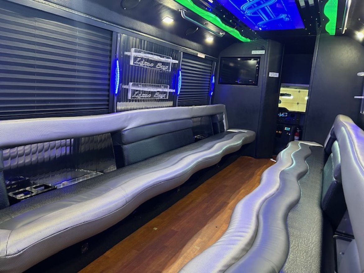 Limo Bus for Sale in Wickliffe, OH - Photo 10