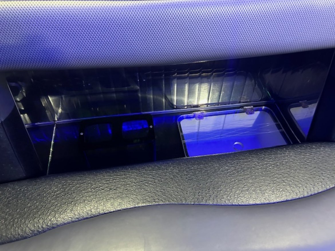 Limo Bus for Sale in Wickliffe, OH - Photo 12