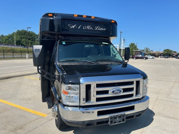 2014 LGE Ford E450 Limo Bus