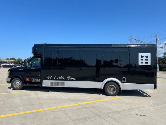 2014 LGE Ford E450 Limo Bus