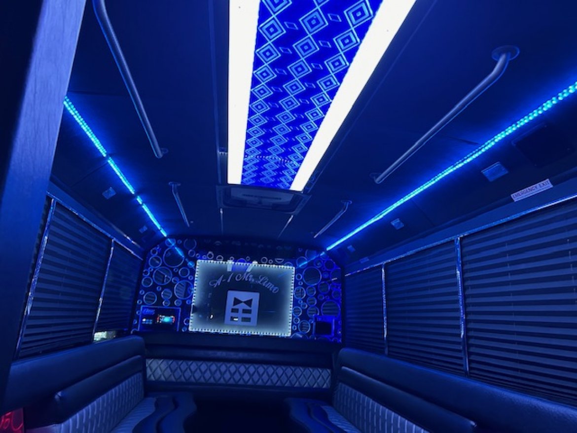 Limo Bus for Sale in Wickliffe, OH - Photo 8