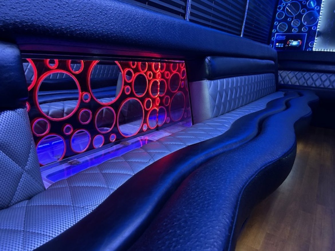 Limo Bus for Sale in Wickliffe, OH - Photo 12