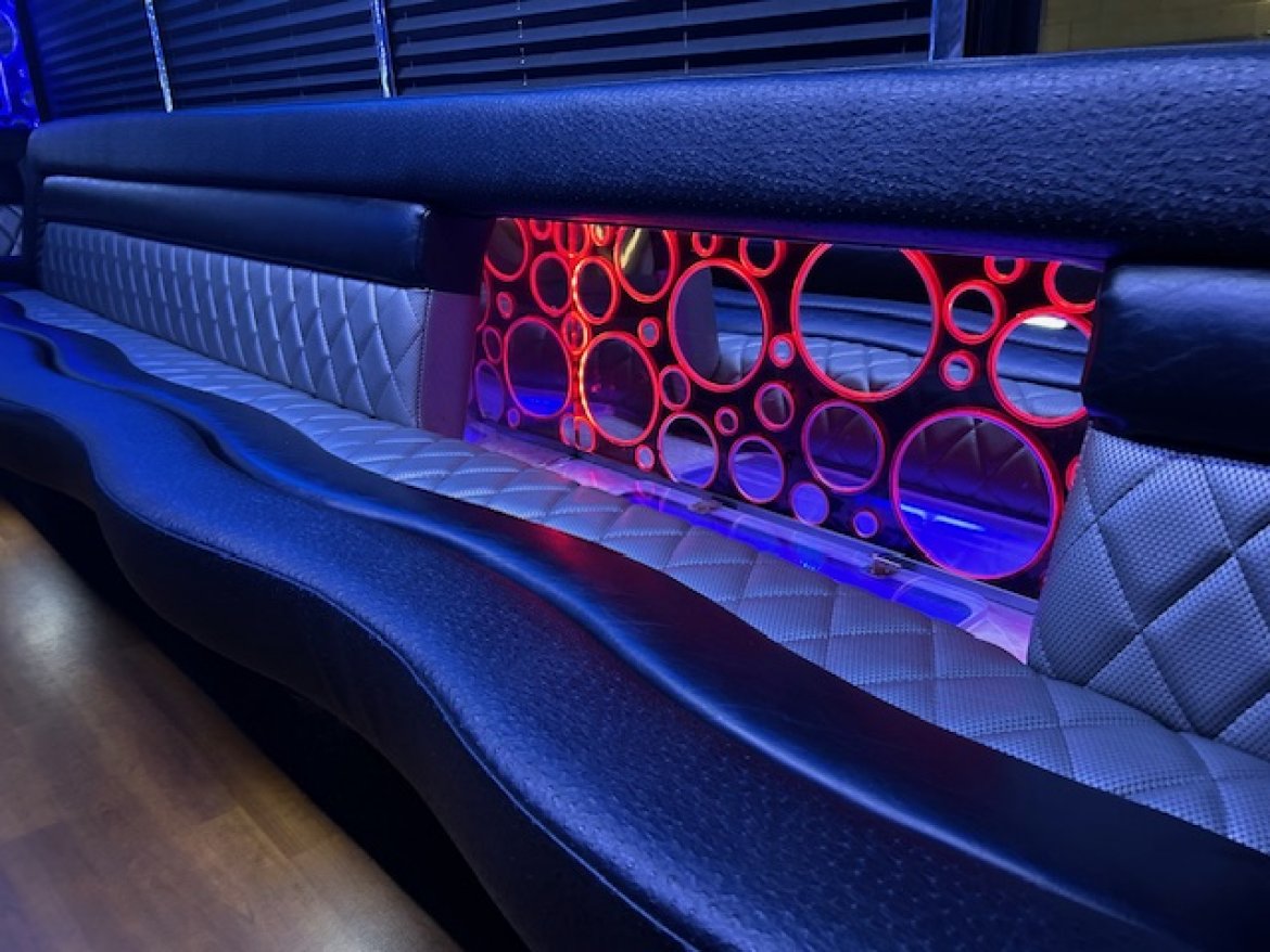 Limo Bus for Sale in Wickliffe, OH - Photo 13